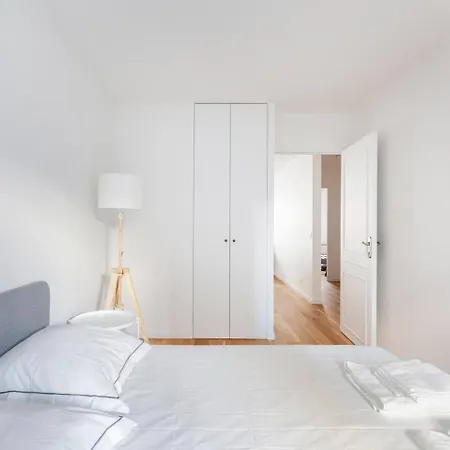 3 Bedroom Flat Close Montmartre *