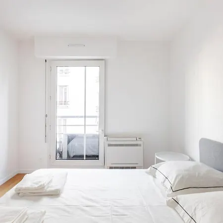 3 Bedroom Flat Close Montmartre 公寓
