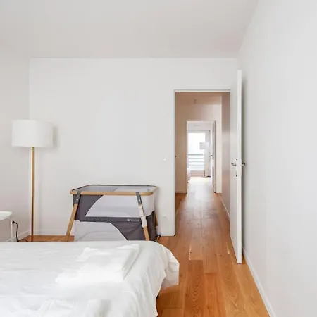 3 Bedroom Flat Close Montmartre *