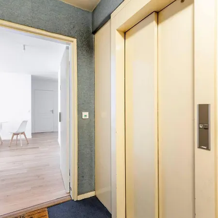 3 Bedroom Flat Close Montmartre