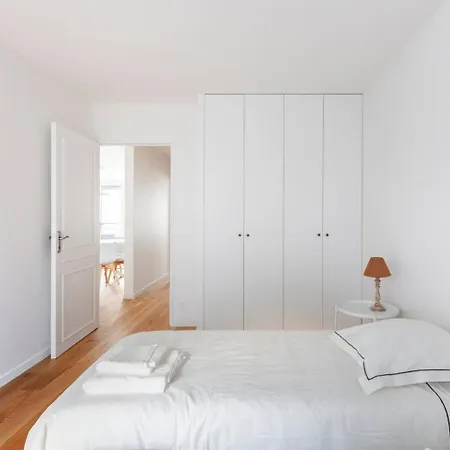 3 Bedroom Flat Close Montmartre 巴黎