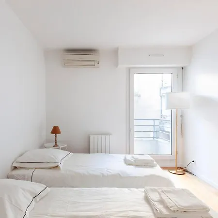 3 Bedroom Flat Close Montmartre 公寓