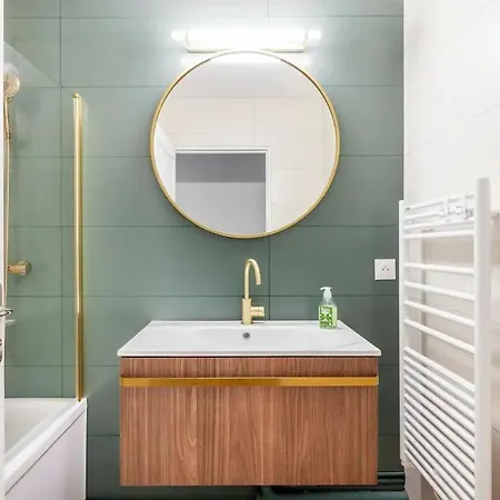 3 Bedroom Flat Close Montmartre 巴黎